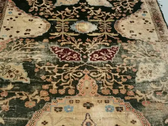 Tapis de prière ancien, avant intervention.